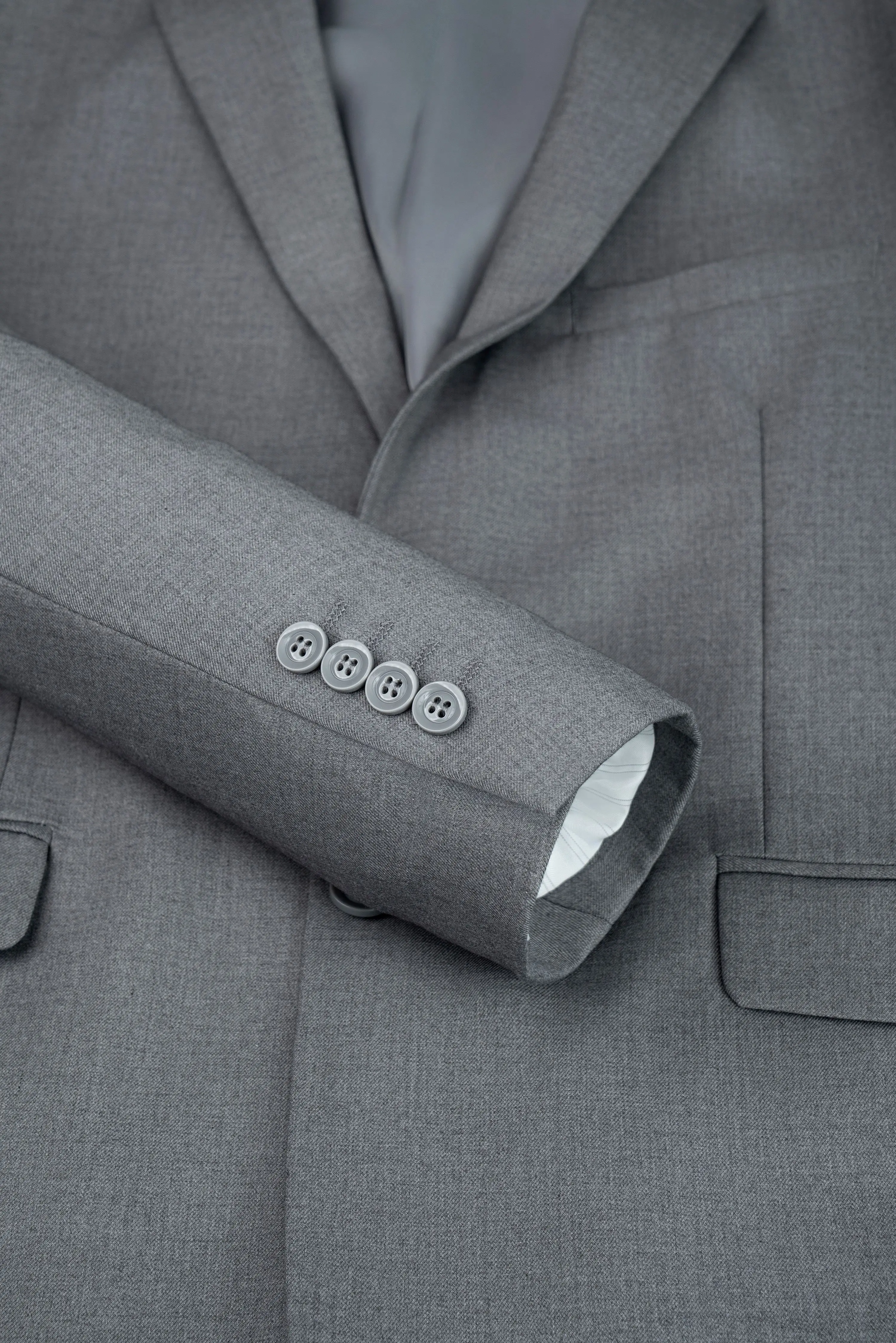 3pcs Men's Classic Solid Color Suit Set Long Sleeve Blazer with Button Details Non-Stretch Fabric Regular Fit for All Seasons - Image 5